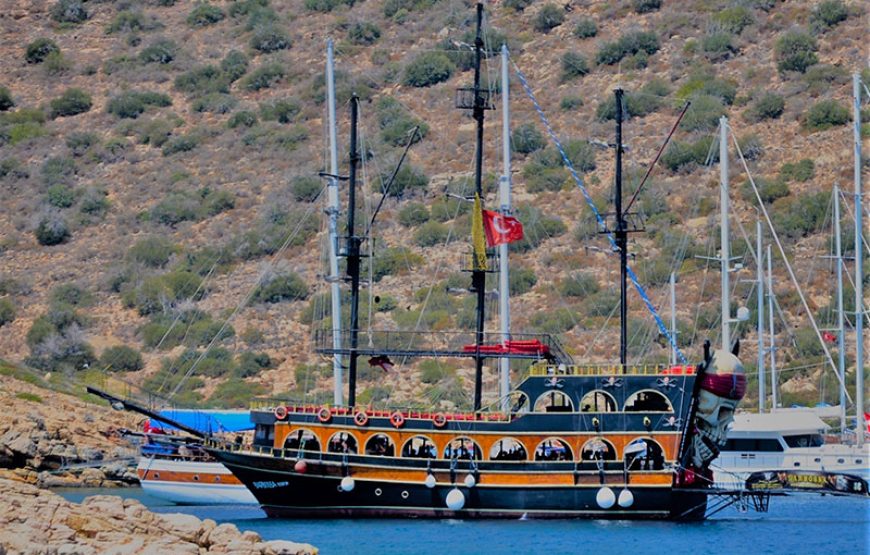 Korsan Teknesi Poyraz Turu | Bodrum Köpük Partili Tekne Turu
